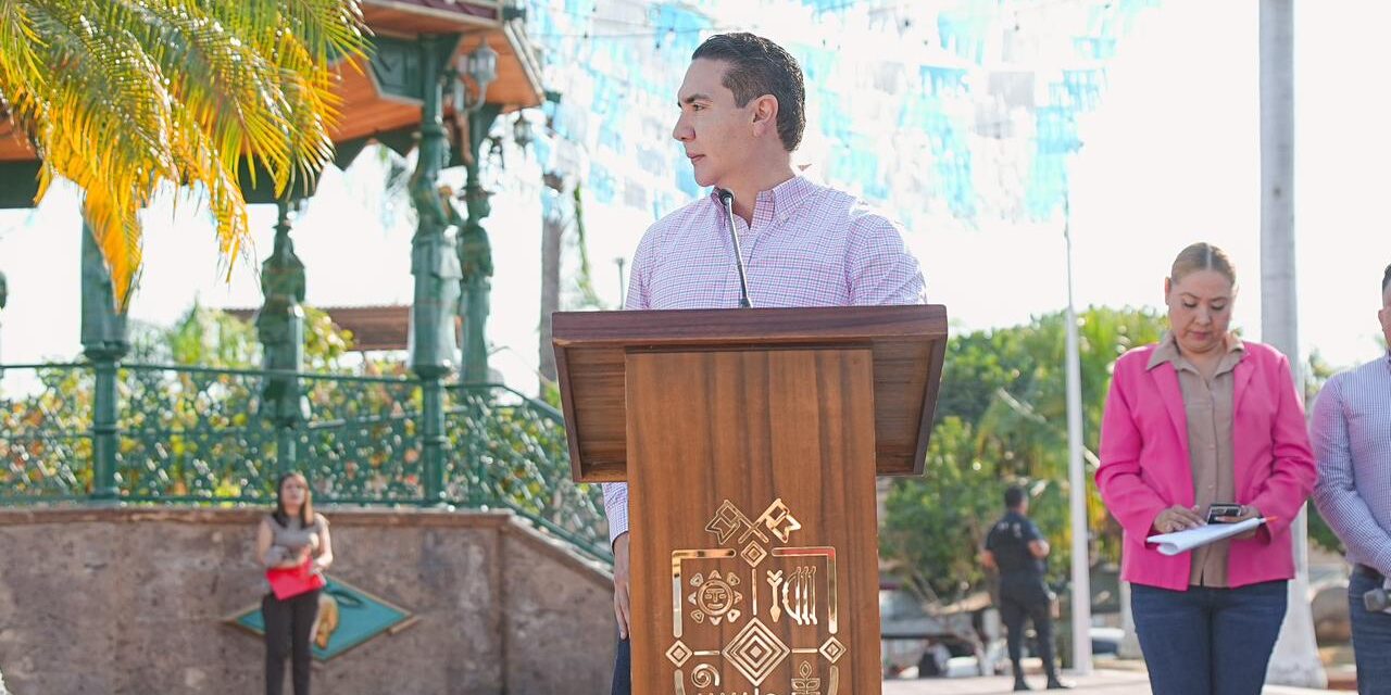 HÉCTOR SANTANA CONMEMORA EL DÍA DE LA BANDERA CON CEREMONIA CÍVICA