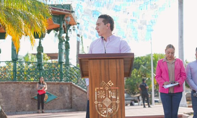 HÉCTOR SANTANA CONMEMORA EL DÍA DE LA BANDERA CON CEREMONIA CÍVICA