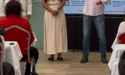 HÉCTOR SANTANA FORTALECE LA PROFESIONALIZACIÓN EMPRESARIAL EN Bahía de Bandera