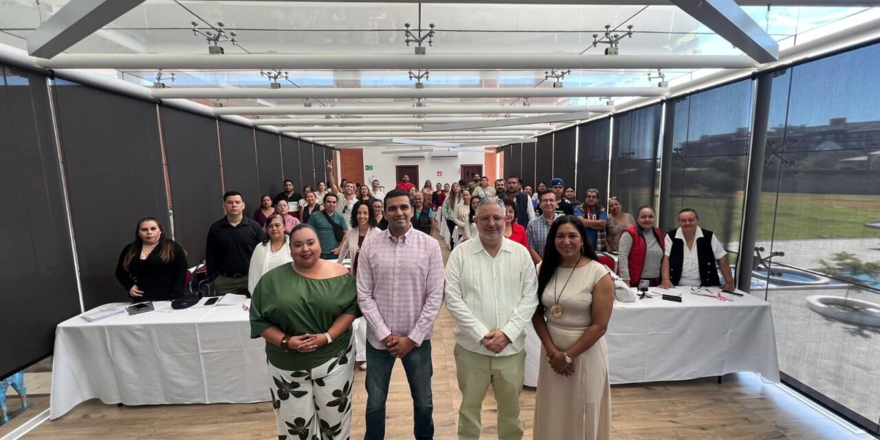 ¡HÉCTOR SANTANA FORTALECE LA PROFESIONALIZACIÓN EMPRESARIAL EN Bahía de Banderas!