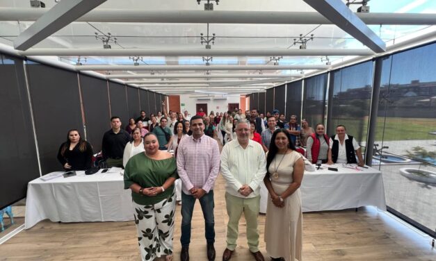 ¡HÉCTOR SANTANA FORTALECE LA PROFESIONALIZACIÓN EMPRESARIAL EN Bahía de Banderas!