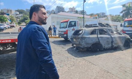 Recorre Luis Munguía zonas afectadas por bloqueos en Puerto Vallarta