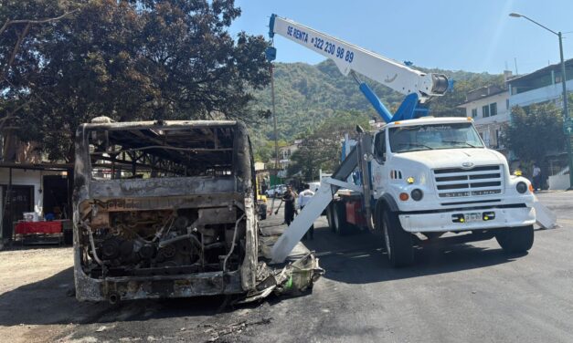 Avanzan maniobras para retirar vehículos pesados en distintas vialidades
