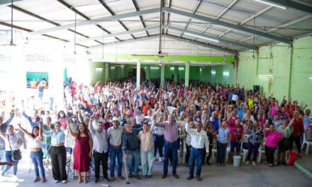 Arrasa Elizabeth López Blanco en Acaponeta