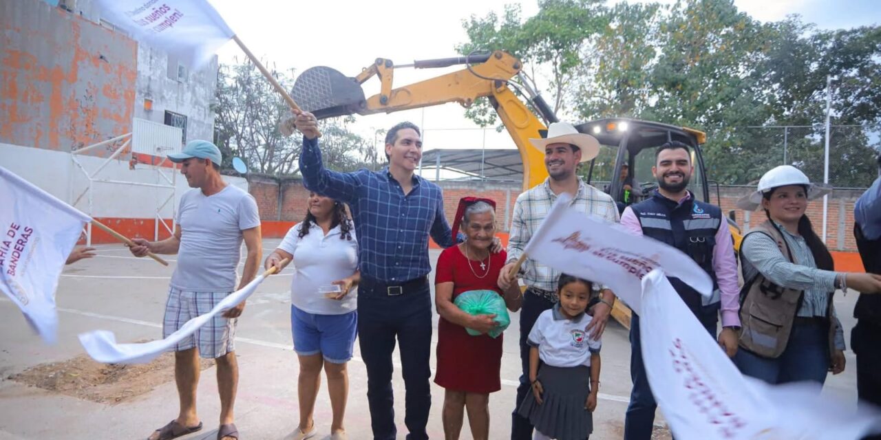 Héctor Santana dio arranque a la construcción de la Techumbre en la colonia La Primavera