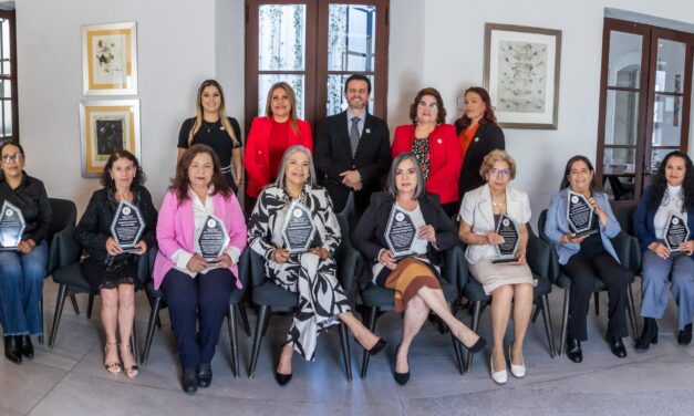 Reconocen trayectoria y vocación en el Poder Judicial