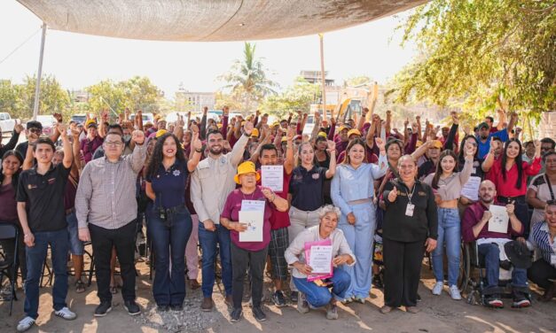 Héctor Santana respalda a comerciantes con entrega de 200 tarjetones