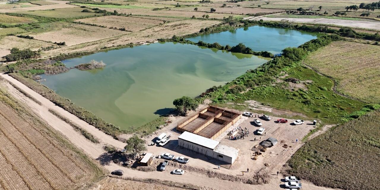 Miguel Ángel Navarro y Beatriz Estrada supervisan construcción de planta de tratamiento en La Fortuna, Tuxpan