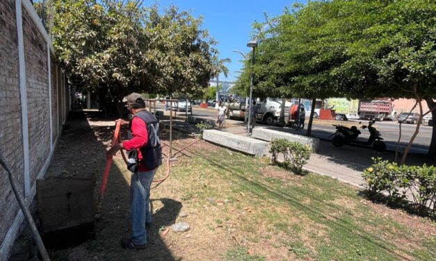 OROMAPAS ACAPONETA FORTALECE SALUD ESTUDIANTIL CON MANTENIMIENTO EN DRENAJE ESCOLAR