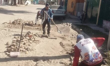 MANTENIMIENTO EN CALLE 5 DE MAYO EN ACAPONETA, EXTREMA PRECAUCIONES