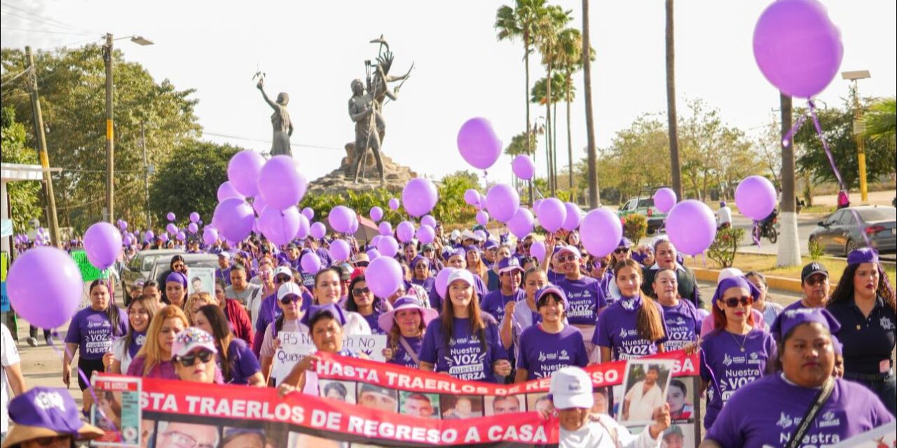 MUJERES UNIDAS MARCHAN POR EL RESPETO, LA SEGURIDAD Y LA DIGNIDAD EN BAHÍA DE BANDERAS