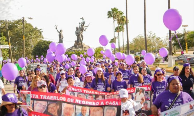 MUJERES UNIDAS MARCHAN POR EL RESPETO, LA SEGURIDAD Y LA DIGNIDAD EN BAHÍA DE BANDERAS