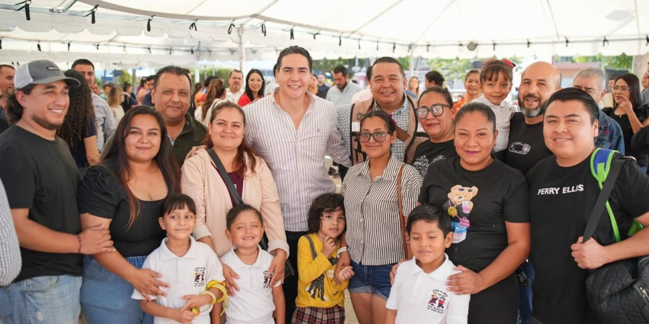 HÉCTOR SANTANA ATIENDE DE FRENTE A VECINOS DE LA PRIMAVERA EN AUDIENCIA CIUDADANA