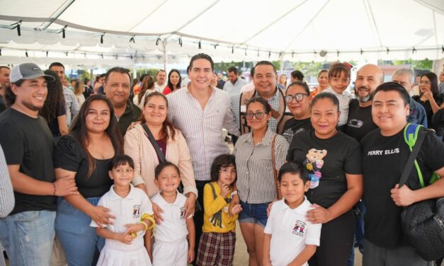 HÉCTOR SANTANA ATIENDE DE FRENTE A VECINOS DE LA PRIMAVERA EN AUDIENCIA CIUDADANA