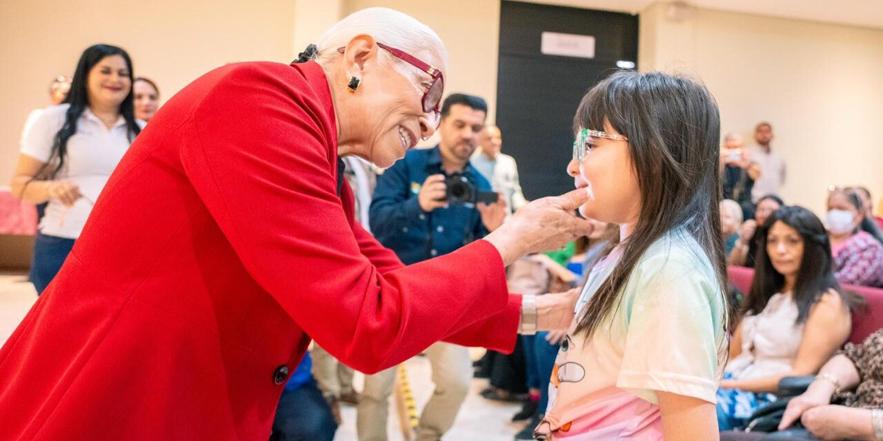 ¡MEJORA BEATRIZ ESTRADA LA SALUD VISUAL DE LAS Y LOS NAYARITAS!
