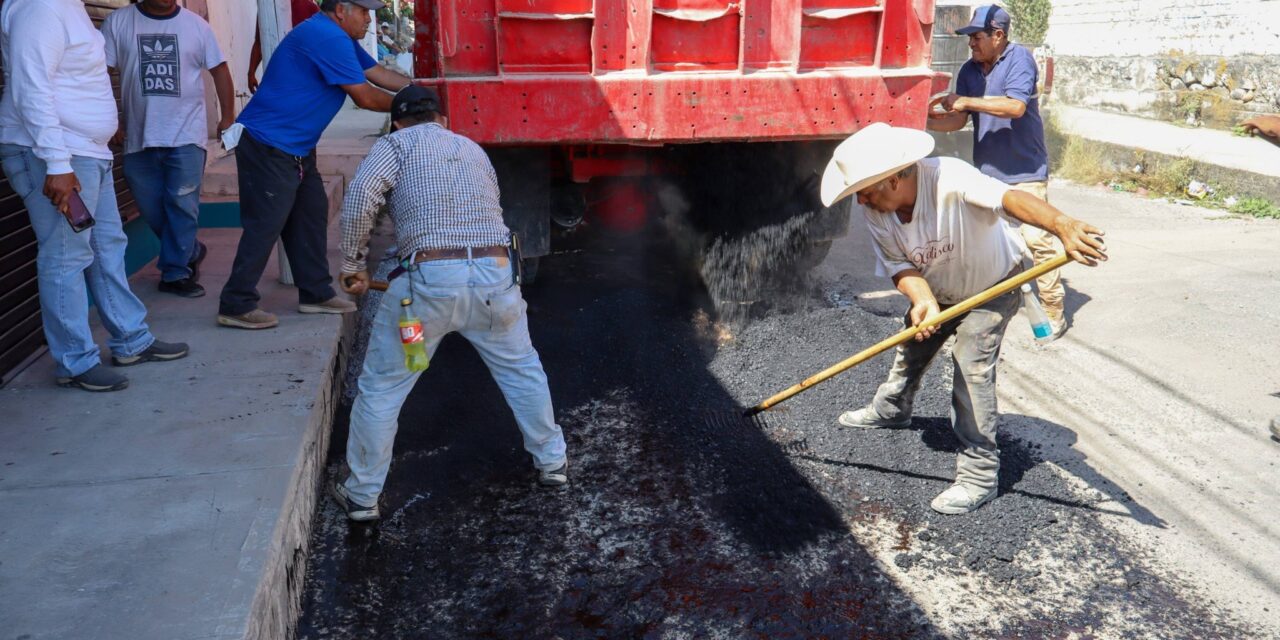 AVANZAN TRABAJOS DE BACHEO EN XALISCO