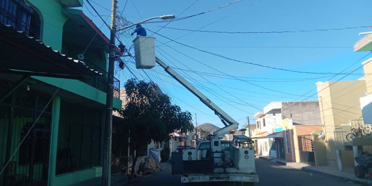 XALISCO MÁS ILUMINADO: MEJORAN ALUMBRADO EN COLONIAS