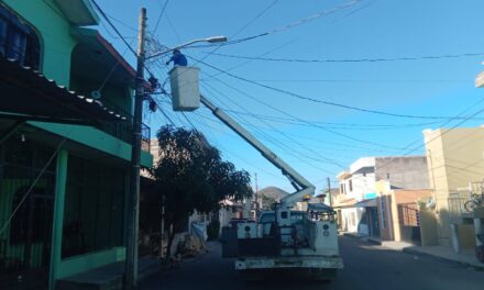 XALISCO MÁS ILUMINADO: MEJORAN ALUMBRADO EN COLONIAS