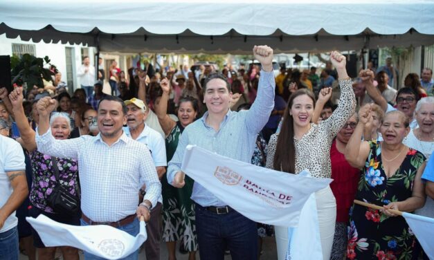 Héctor Santana inaugura cuatro calles en Valle de Banderas