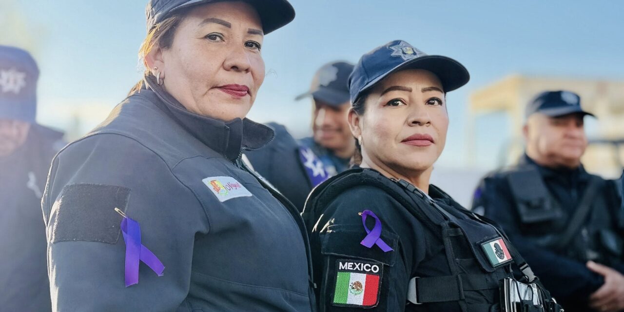 💜👮 Policía de Tepic se Suma al 8M con Distintivos Morados en Apoyo a las Mujeres