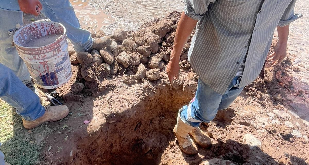 REPARAN FUGA DE AGUA EN CALLE GUERRERO PARA MEJORAR EL SERVICIO
