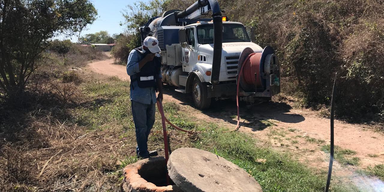 LIMPIEZA Y DESAZOLVE DEL COLECTOR PRINCIPAL EN LAS LIEBRES