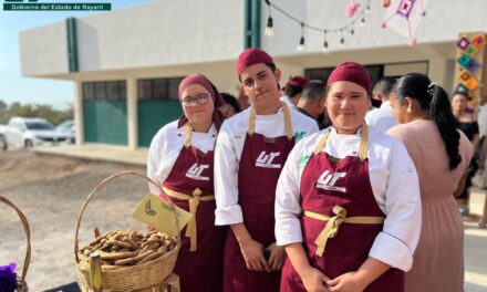 ALUMNOS DE GASTRONOMÍA V DESLUMBRAN CON PASARELA Y CENA MARIDAJE EN NAYARIT