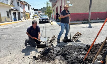 ATIENDEN TRABAJOS EN RED HIDRÁULICA DE LA COLONIA CENTRO PARA MEJORAR INFRAESTRUCTURA