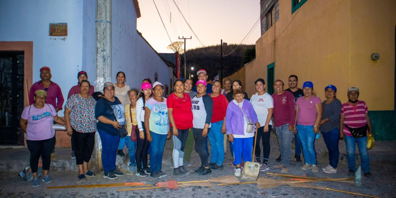 REALIZAN JORNADA DE LIMPIEZA EN EL BARRIO DE SAN JUAN EN JALA