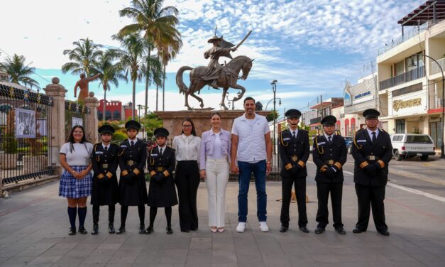 💜🇲🇽 Conmemoran el Día Internacional de la Mujer con Honores a la Bandera en Compostela