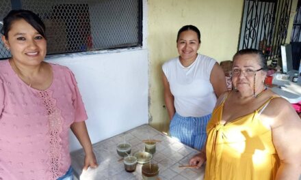 Realizan curso de elaboración de velas en San Juan Papachula