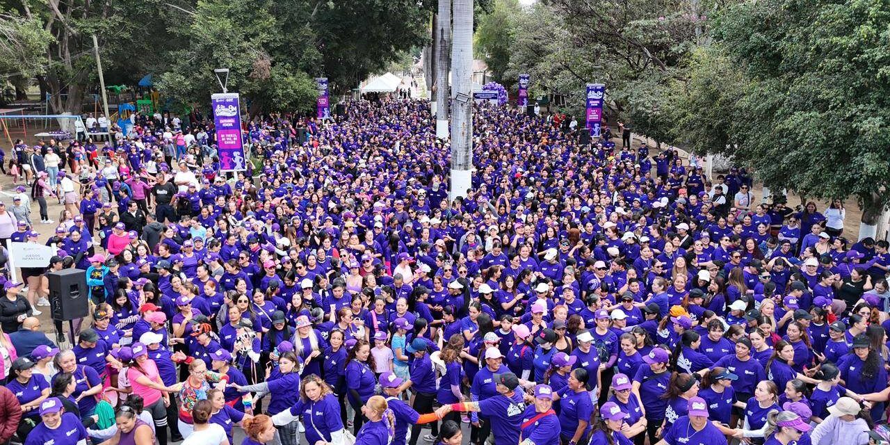 Más de 2 mil 500 mujeres participan en la Segunda Carrera 8M en Parque La Loma
