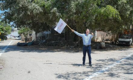 Héctor Santana arranca obra de la calle de ingreso al Fraccionamiento Las Conchas