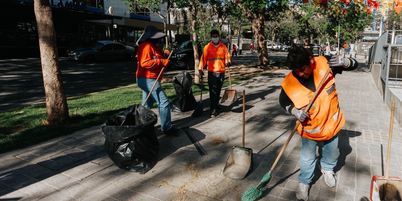 Todos los días, los Escuadrones de la Limpieza salen a las calles para limpiar y cuidar de Guadalajara