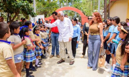 Miguel Ángel Navarro dignifica planteles educativos en Bahía de Banderas