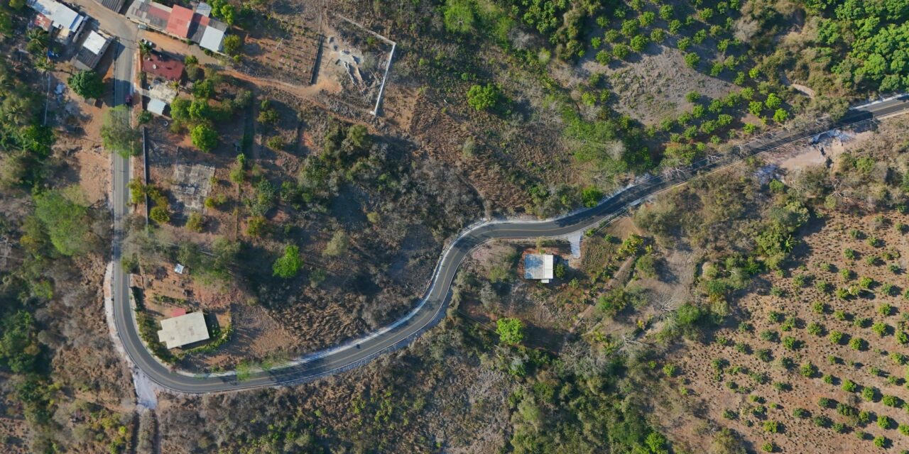 Impulsan Miguel Ángel Navarro y Beatriz Estrada conectividad y desarrollo en comunidades de Compostela