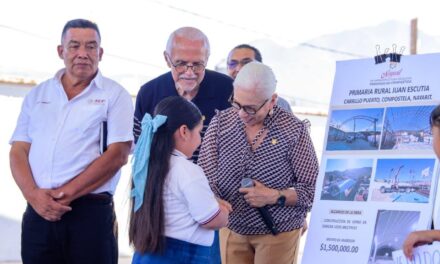 Entregan Miguel Ángel Navarro y Beatriz Estrada domo en primaria Juan Escutia de Compostela
