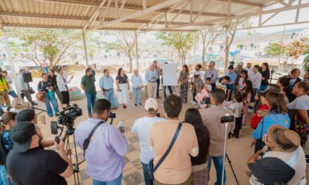 Fortalecen Miguel Ángel Navarro y Beatriz Estrada infraestructura escolar en primaria de Tepic