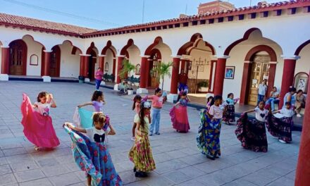 REGRESAN LOS TALLERES ARTÍSTICOS A LA CASA DE LA CULTURA ALÍ CHUMACERO