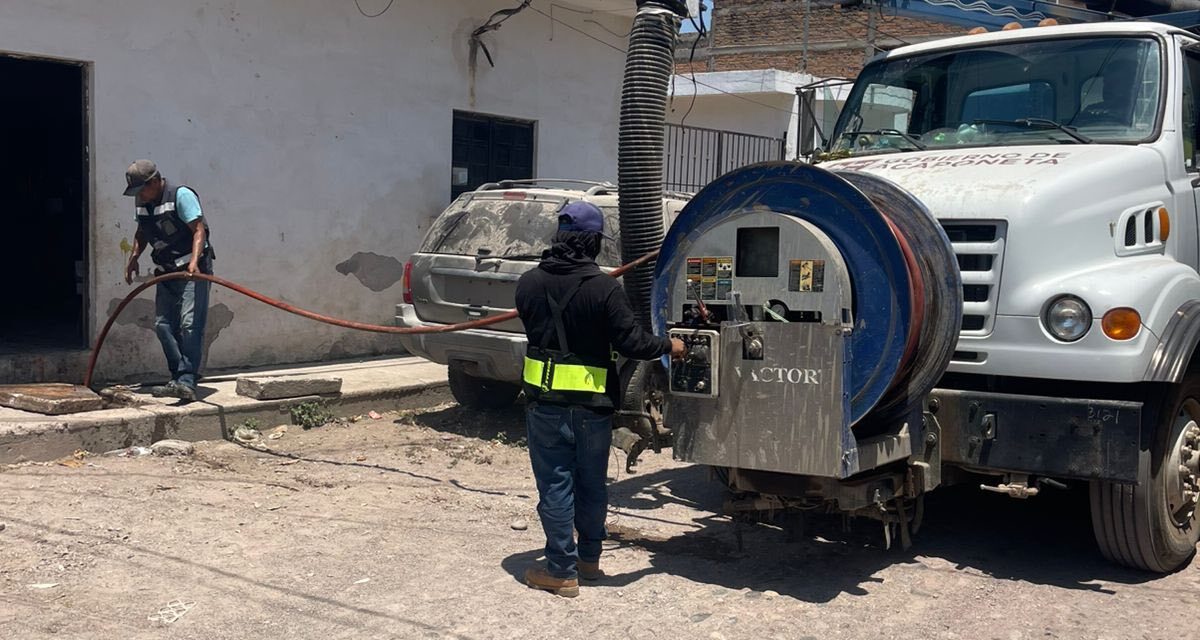 DESAZOLVE EN COLONIA INDEPENDENCIA: CUIDEMOS EL DRENAJE ENTRE TODOS
