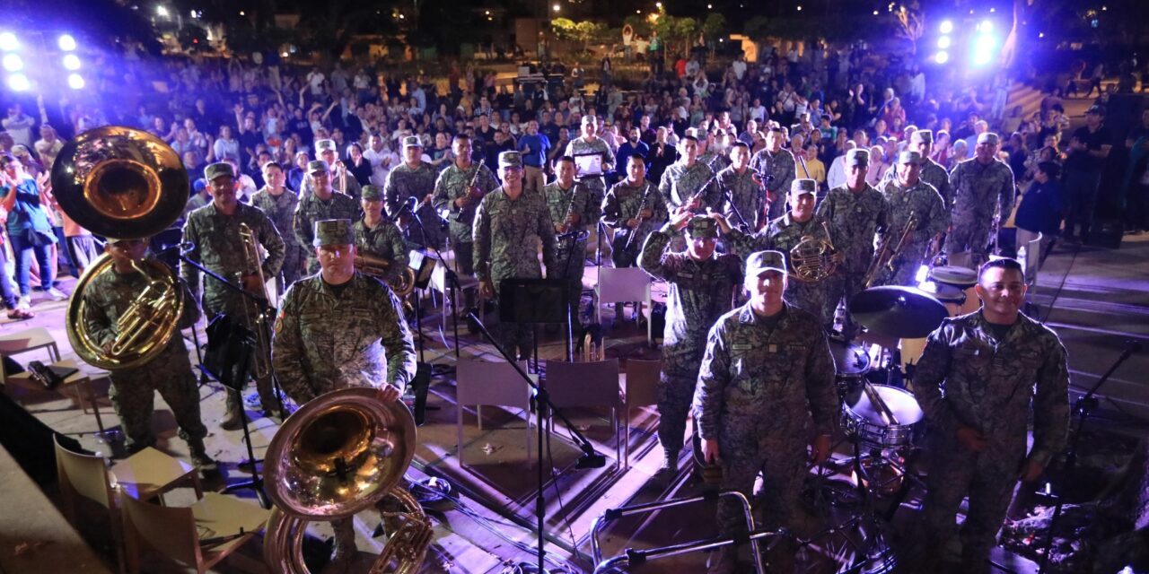 MÁS DE 700 PERSONAS DISFRUTAN GRAN CONCIERTO DE LA BANDA SEDENA EN LA CIUDAD DE LAS ARTES