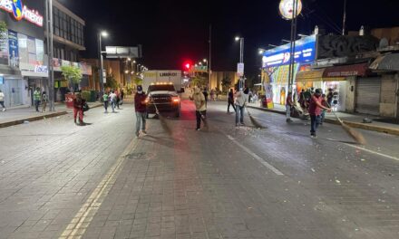 TRABAJO EN EQUIPO EN TEPIC: CALLES LIMPIAS TRAS EL DESFILE