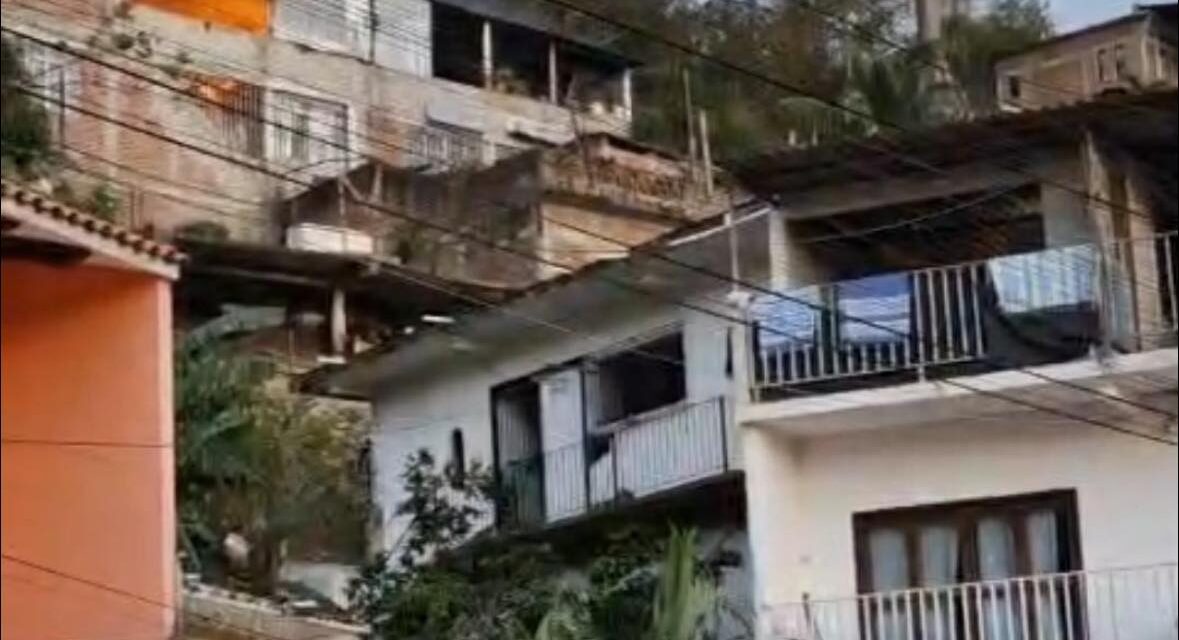 BOMBEROS ATIENDEN INCENDIO EN VIVIENDA Y LOGRAN RESCATE SIN LESIONADOS