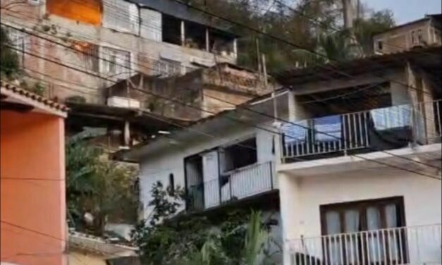 BOMBEROS ATIENDEN INCENDIO EN VIVIENDA Y LOGRAN RESCATE SIN LESIONADOS