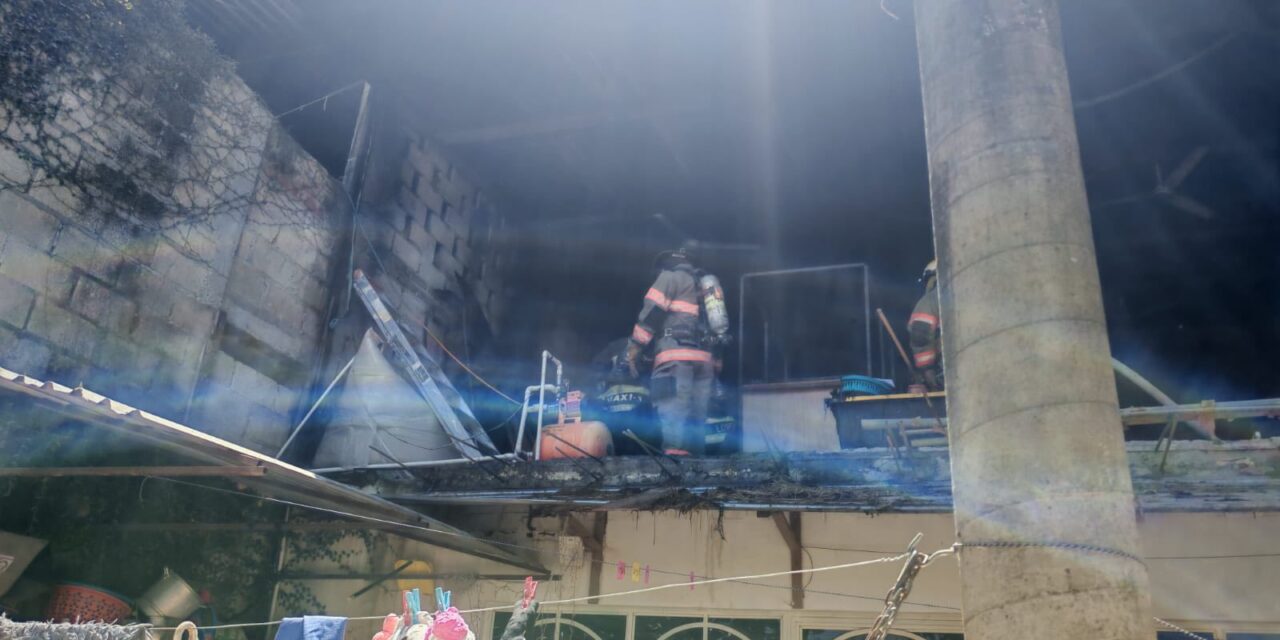BOMBEROS ATIENDEN INCENDIO EN VIVIENDA Y EVITAN MAYORES DAÑOS