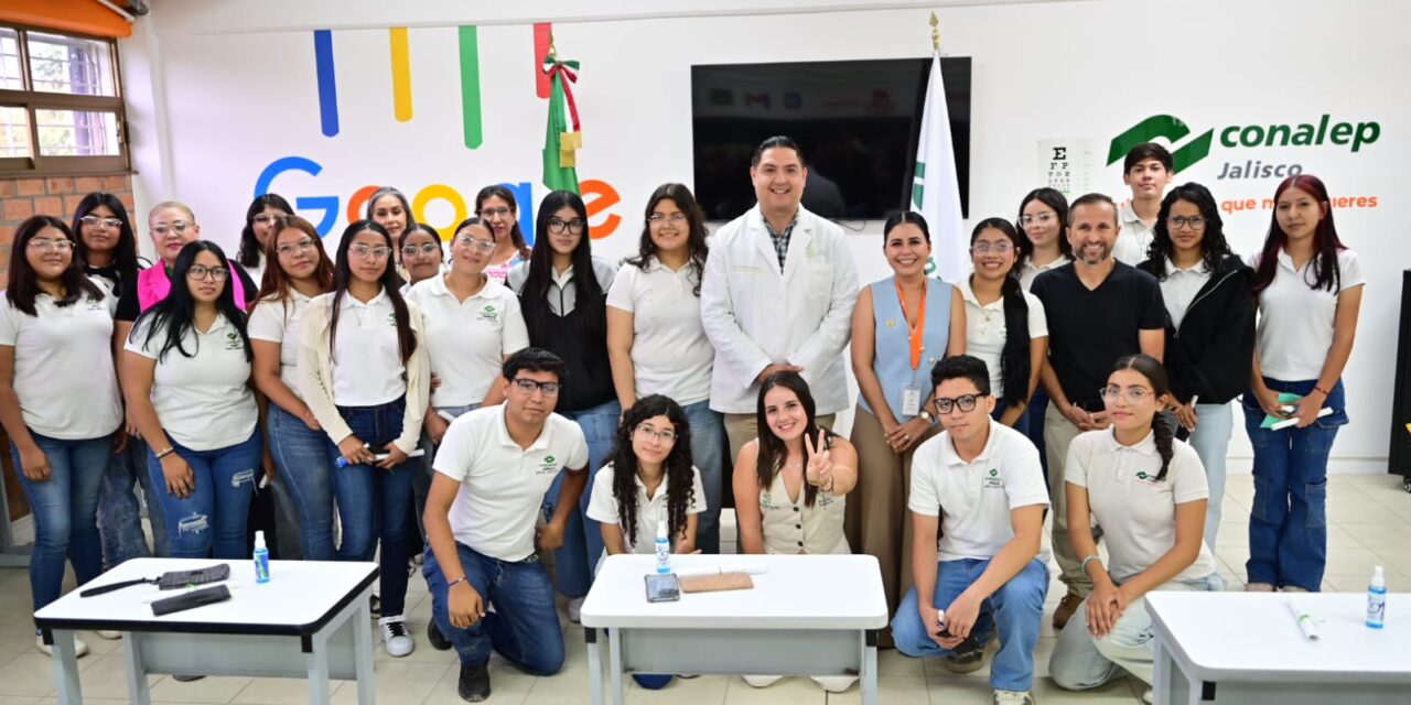 “Pa’ Que Veas Bien” entrega lentes gratuitos a estudiantes del CONALEP Ixtapa