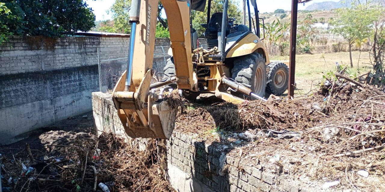 LIMPIEZA DE CANAL EN COLINAS DE XALISCO PARA MEJORAR ESPACIOS PÚBLICOS