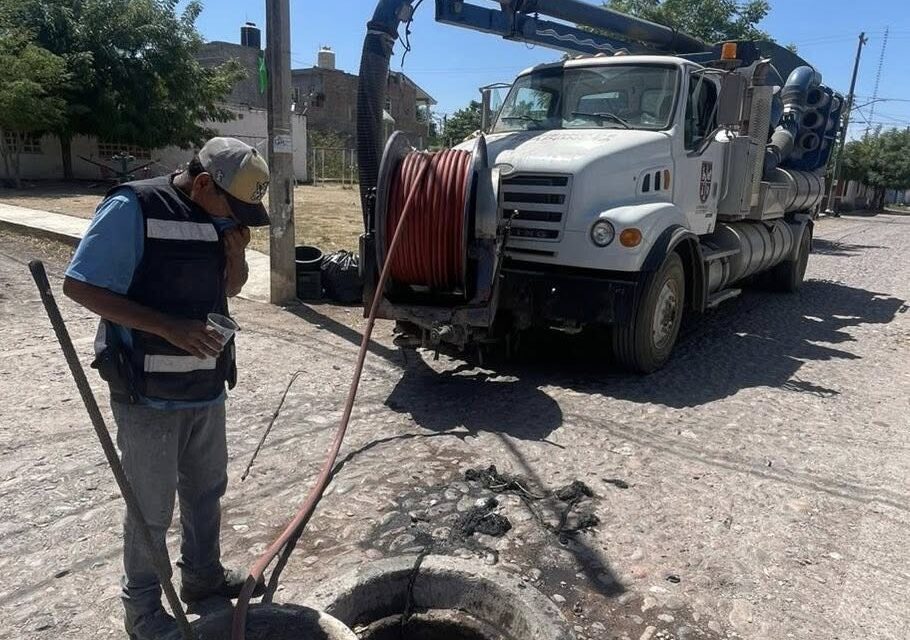 DESAZOLVE EN COLONIA INDEPENDENCIA: ¡CUIDEMOS EL DRENAJE!