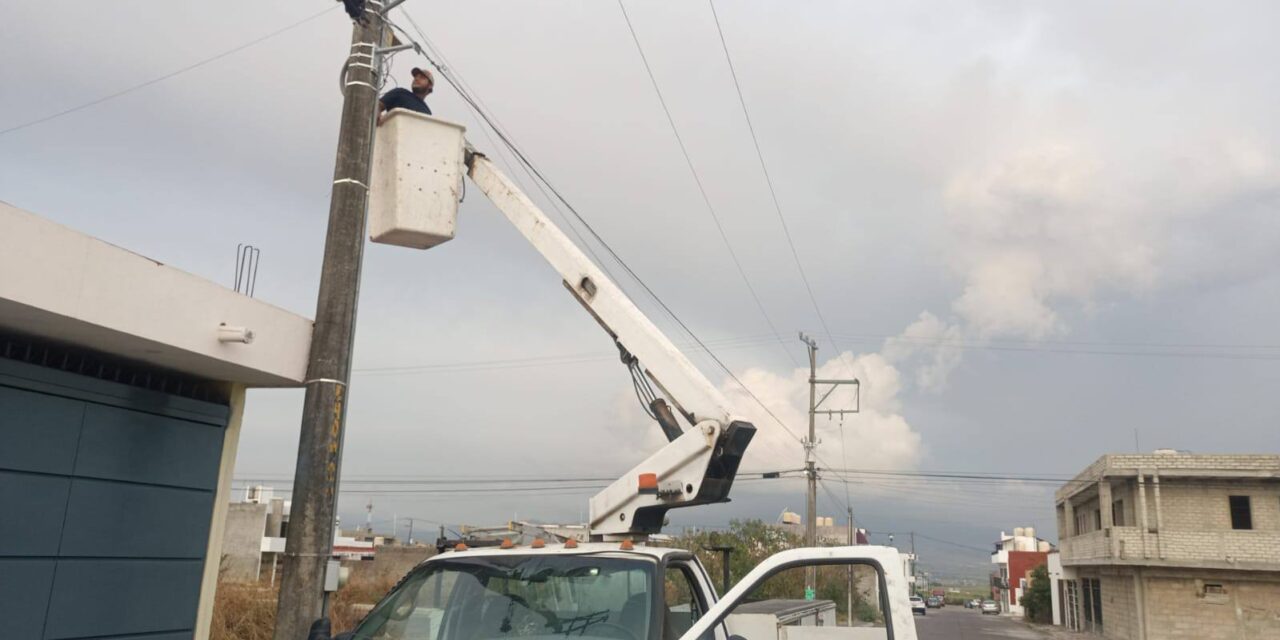 REACTIVAN ALUMBRADO PÚBLICO EN XALISCO TRAS FALLAS POR LLUVIAS