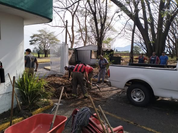 PROTECCIÓN CIVIL APOYA CON LIMPIEZA TRAS LLUVIA ATÍPICA